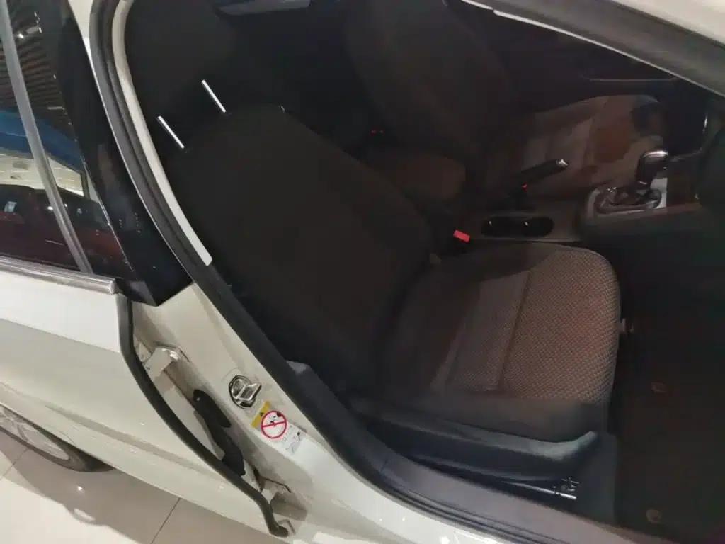 2014 Volkswagen Sagitar Facelift 1.6L Automatic Leading Edition — миниатюра 25