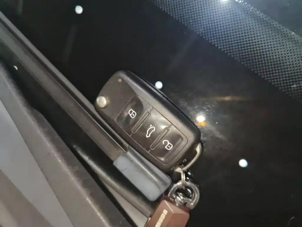 2014 Volkswagen Sagitar Facelift 1.6L Automatic Leading Edition — миниатюра 9