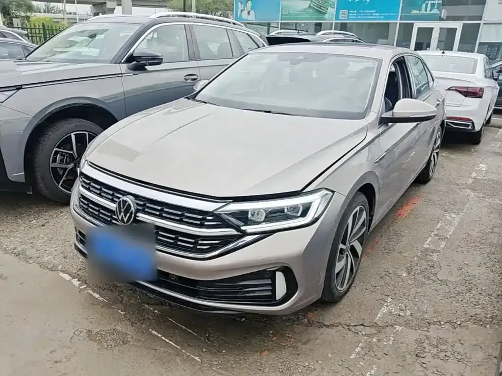2023 Volkswagen Sagitar 300TSI DSG Excellence Edition — миниатюра 2