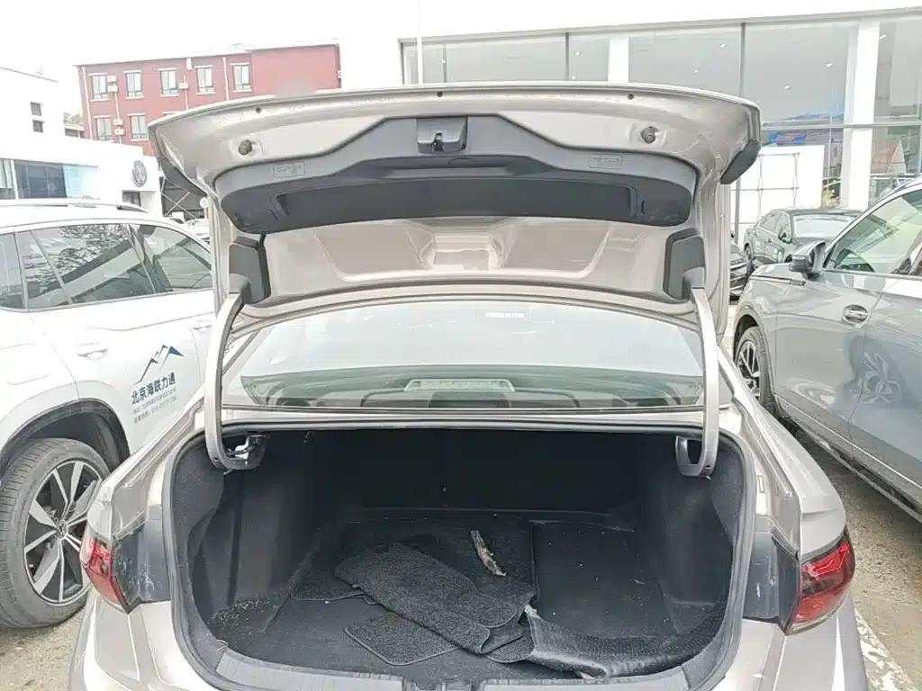 2023 Volkswagen Sagitar 300TSI DSG Excellence Edition — миниатюра 19