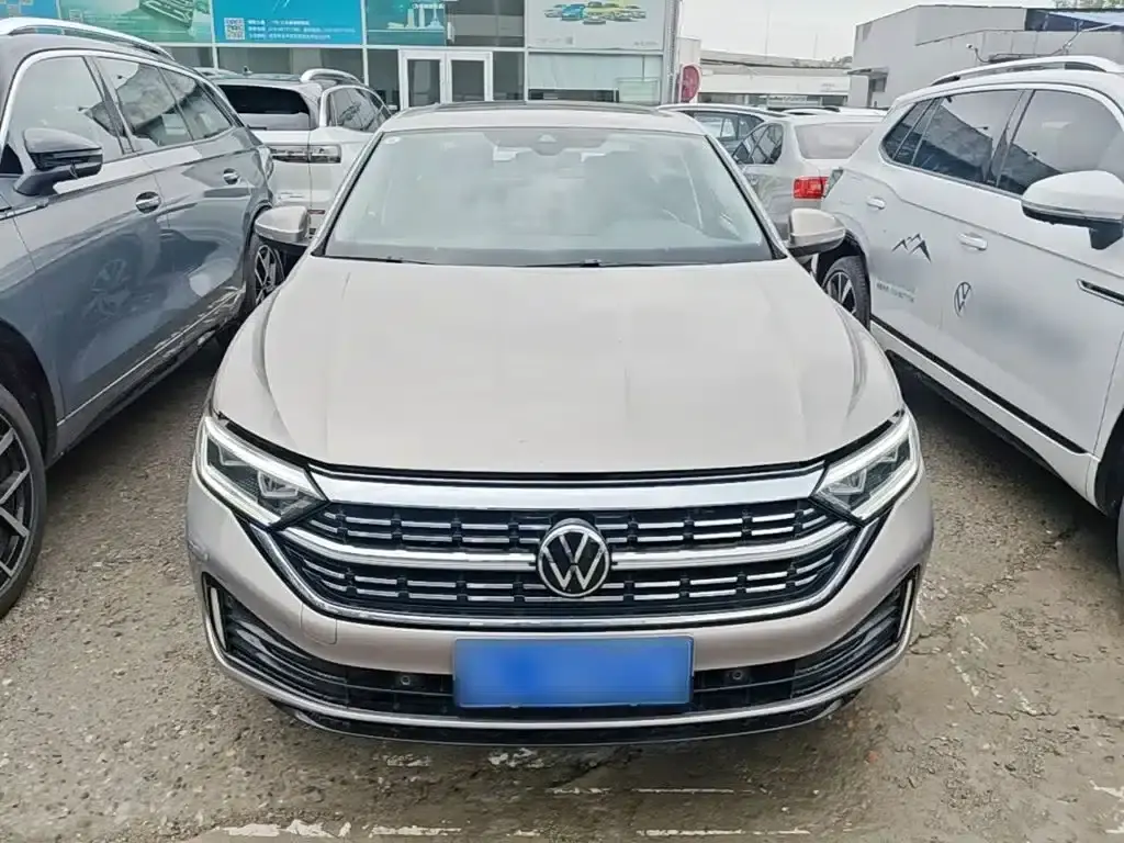 2023 Volkswagen Sagitar 300TSI DSG Excellence Edition — миниатюра 3