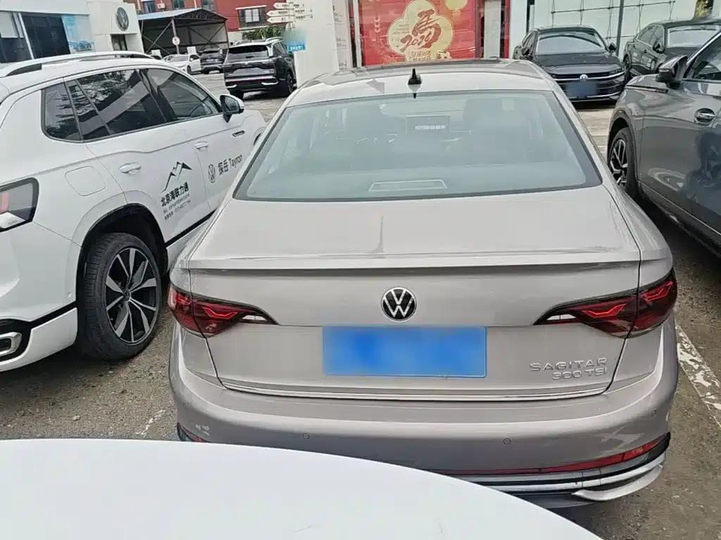 2023 Volkswagen Sagitar 300TSI DSG Excellence Edition — миниатюра 6