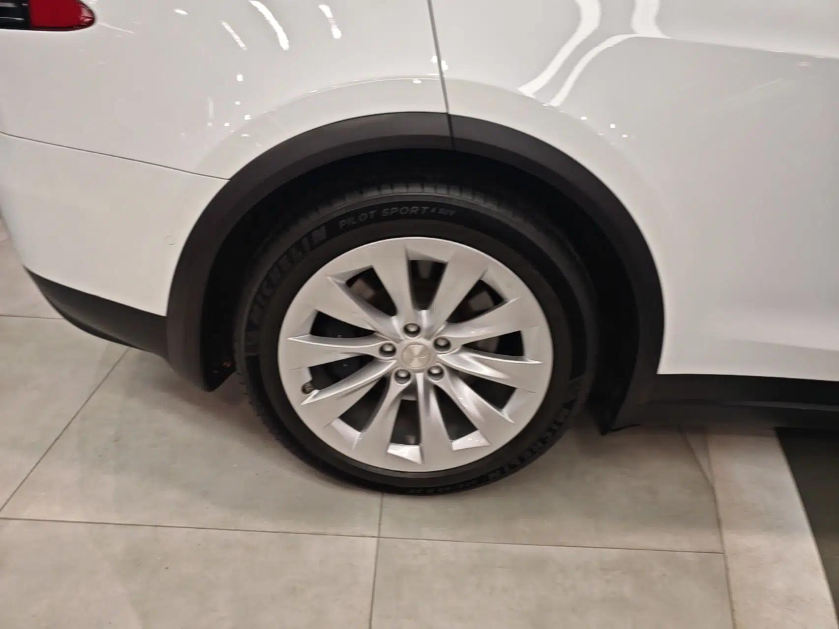 Tesla Model X 2020 Long-Range Upgrade Version — миниатюра 11