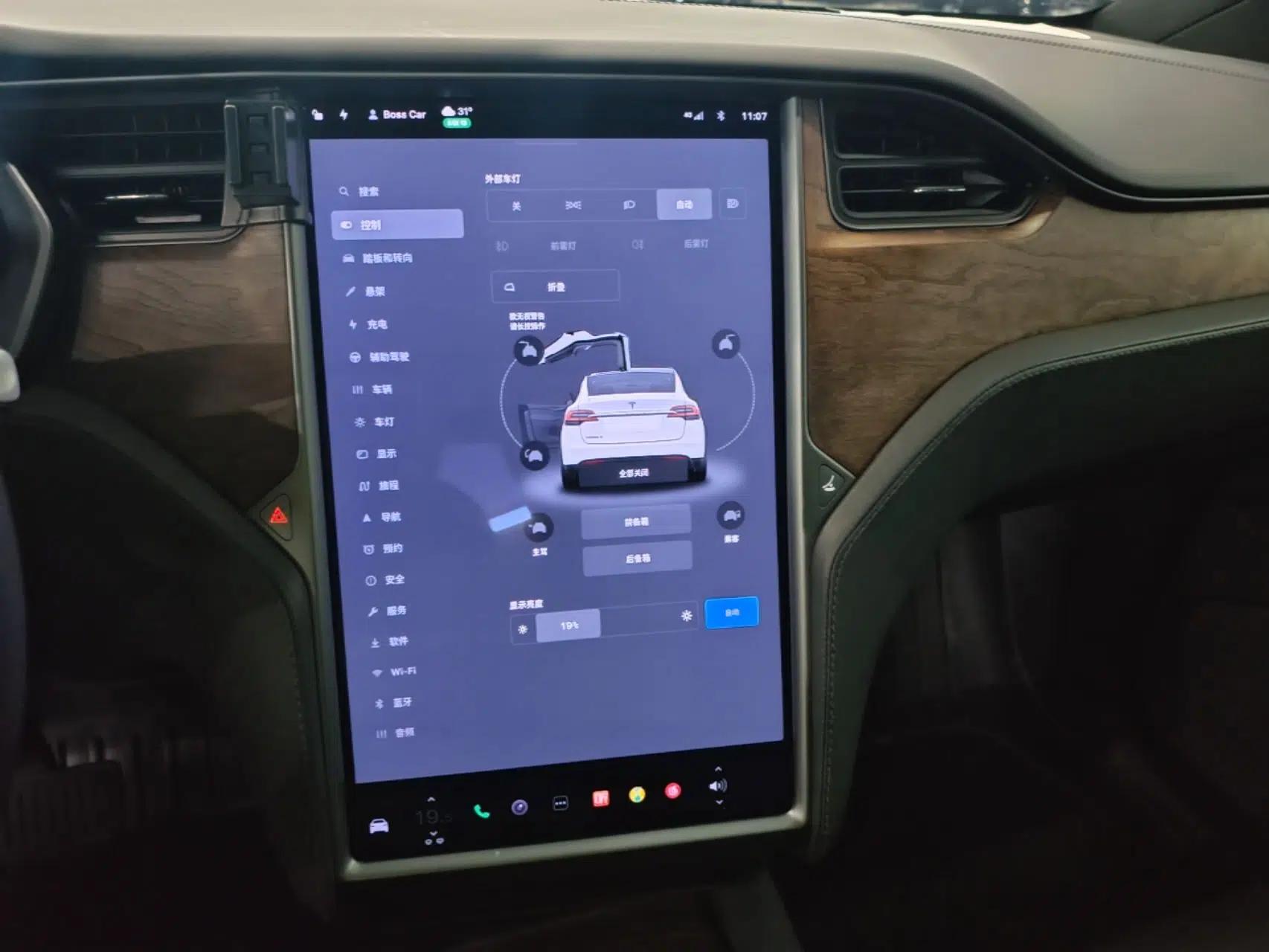 Tesla Model X 2020 Long-Range Upgrade Version — миниатюра 15