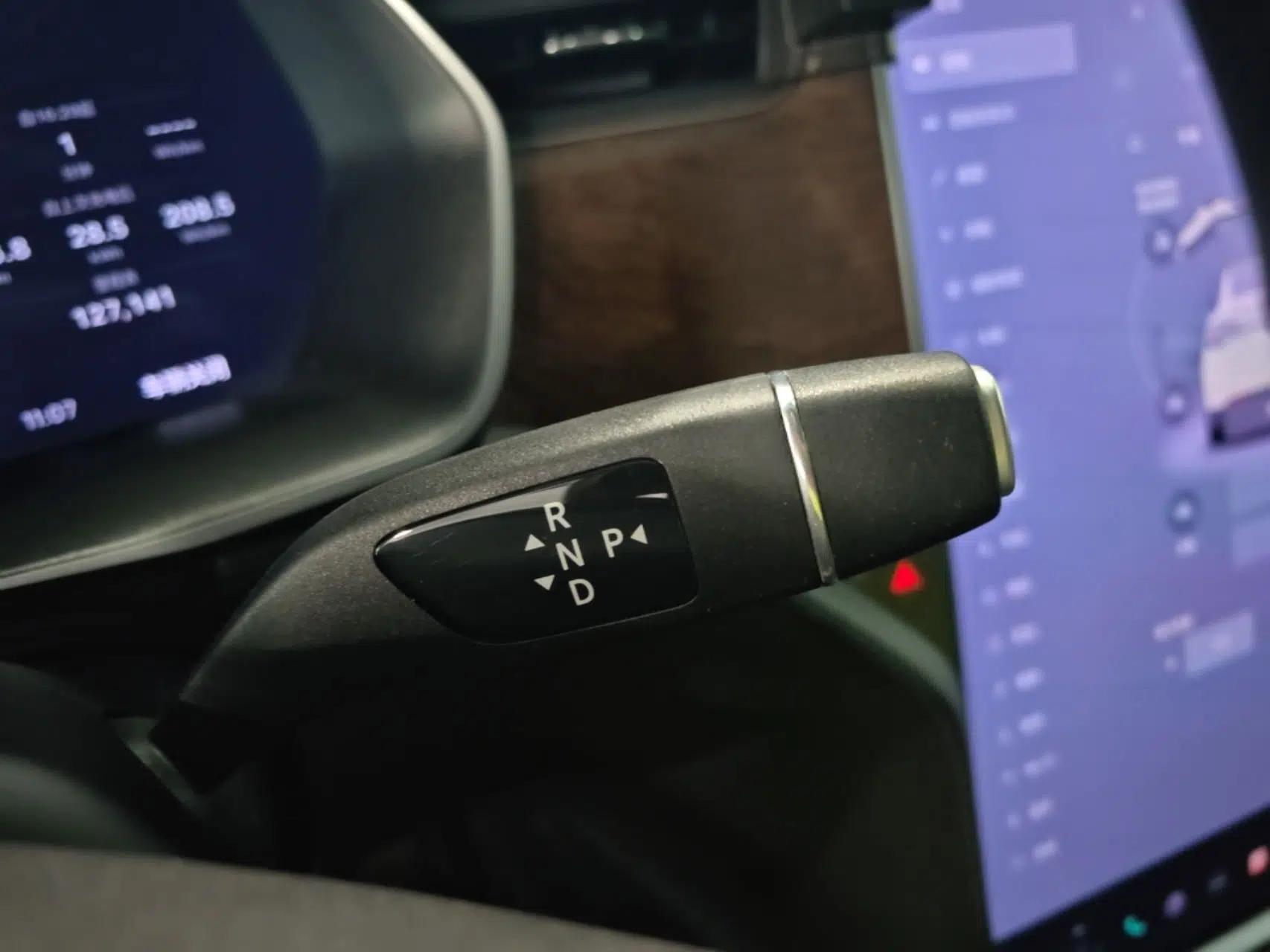 Tesla Model X 2020 Long-Range Upgrade Version — миниатюра 16