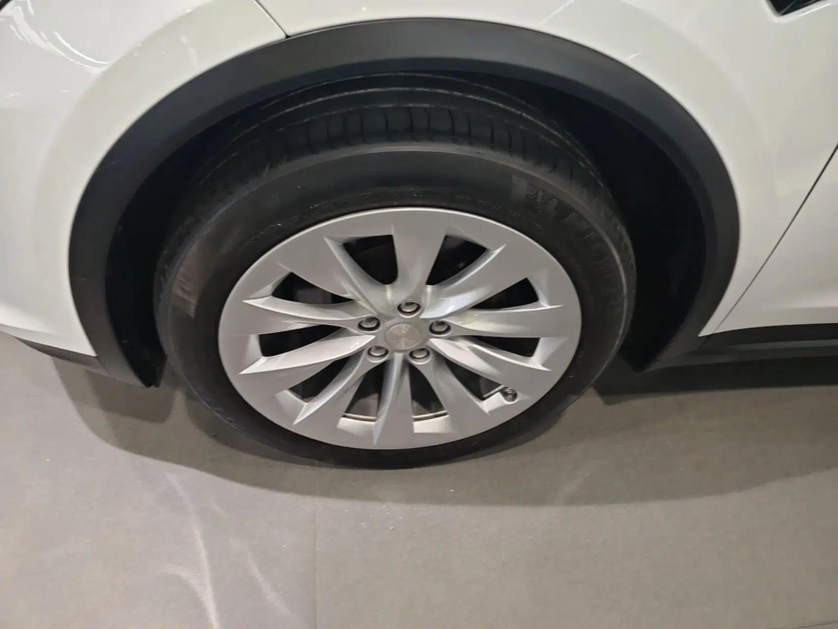 Tesla Model X 2020 Long-Range Upgrade Version — миниатюра 10
