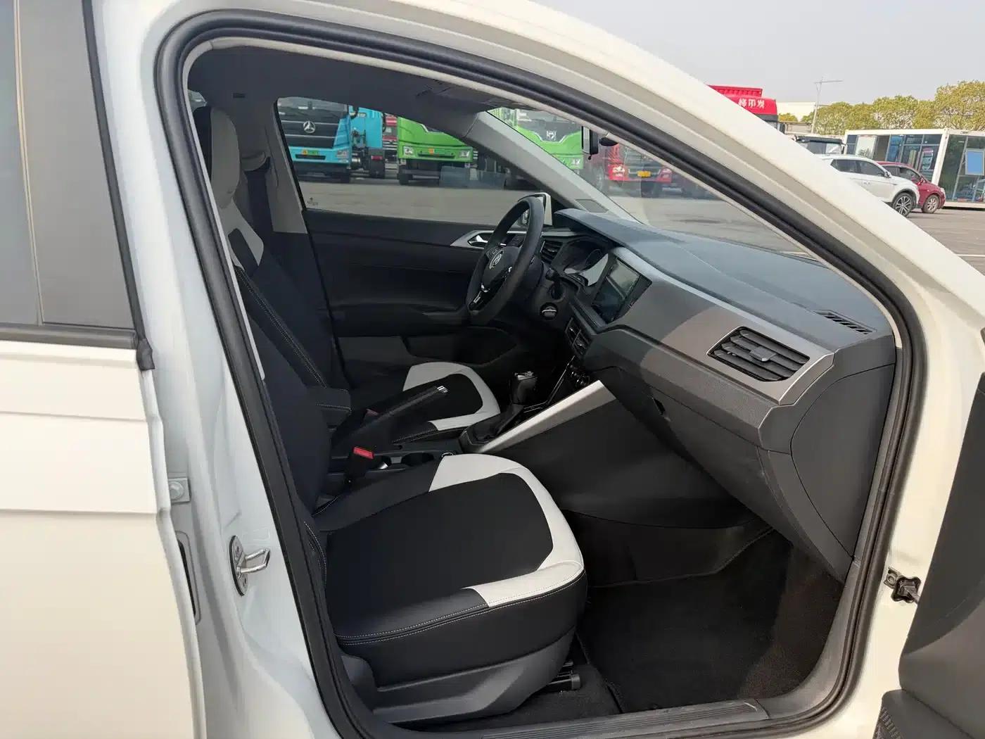 2019 Polo Plus 1.5L Automatic Panoramic Enjoyment Edition — миниатюра 4