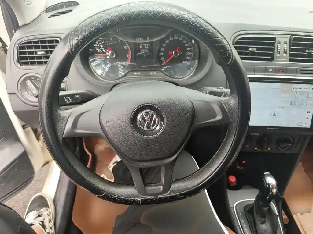 2016 Polo 1.4L Automatic Fashion Edition — миниатюра 11