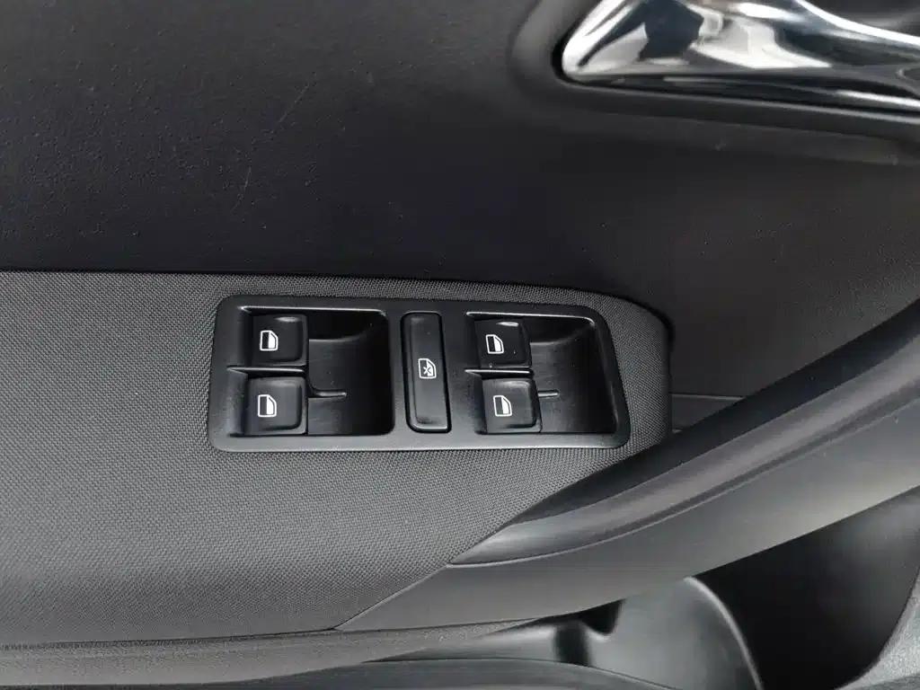 2018 Polo 1.5L Automatic Comfort Edition — миниатюра 9