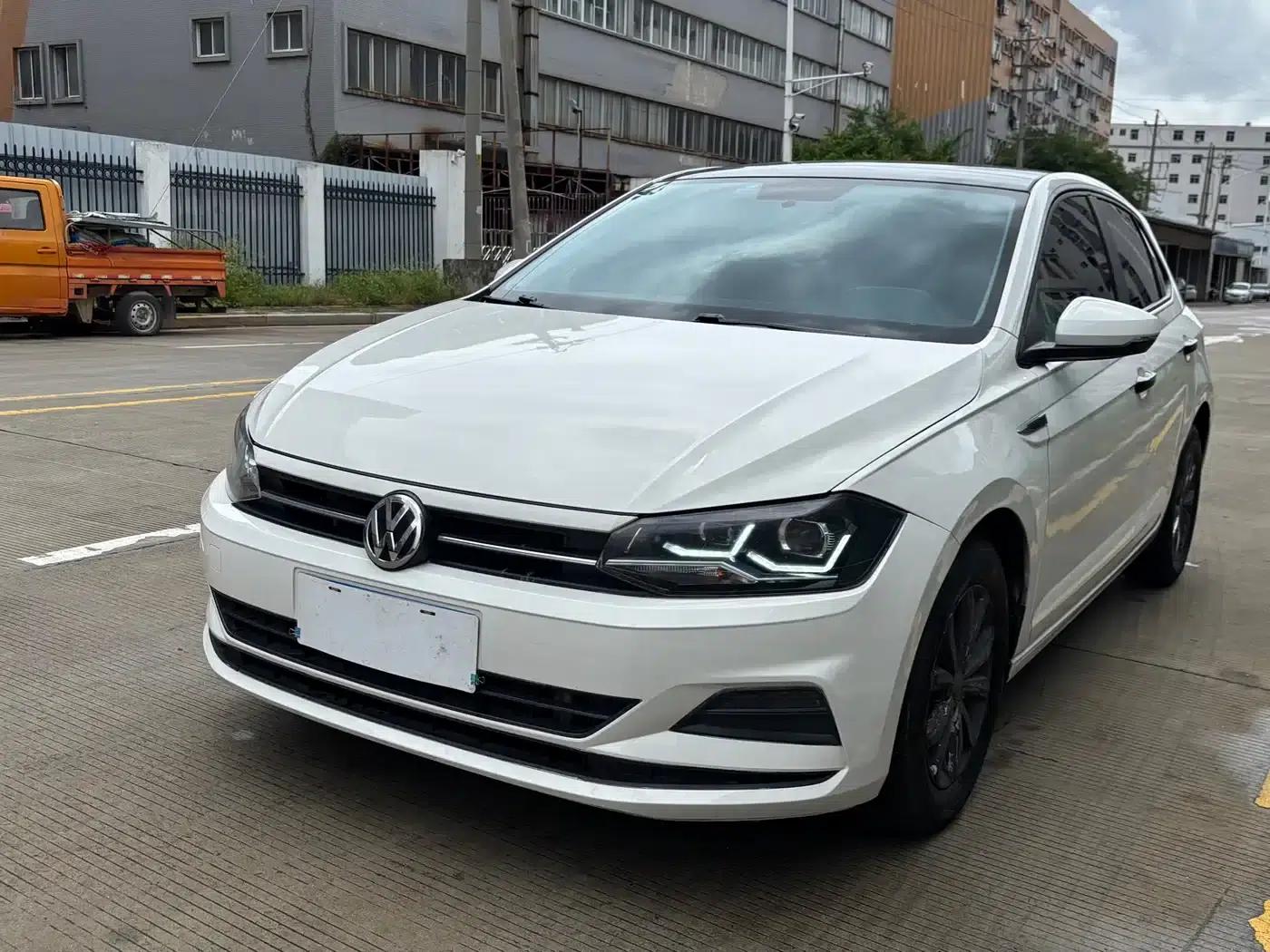 2019 Polo Plus 1.5L Automatic Colorful Technology Edition — миниатюра 1