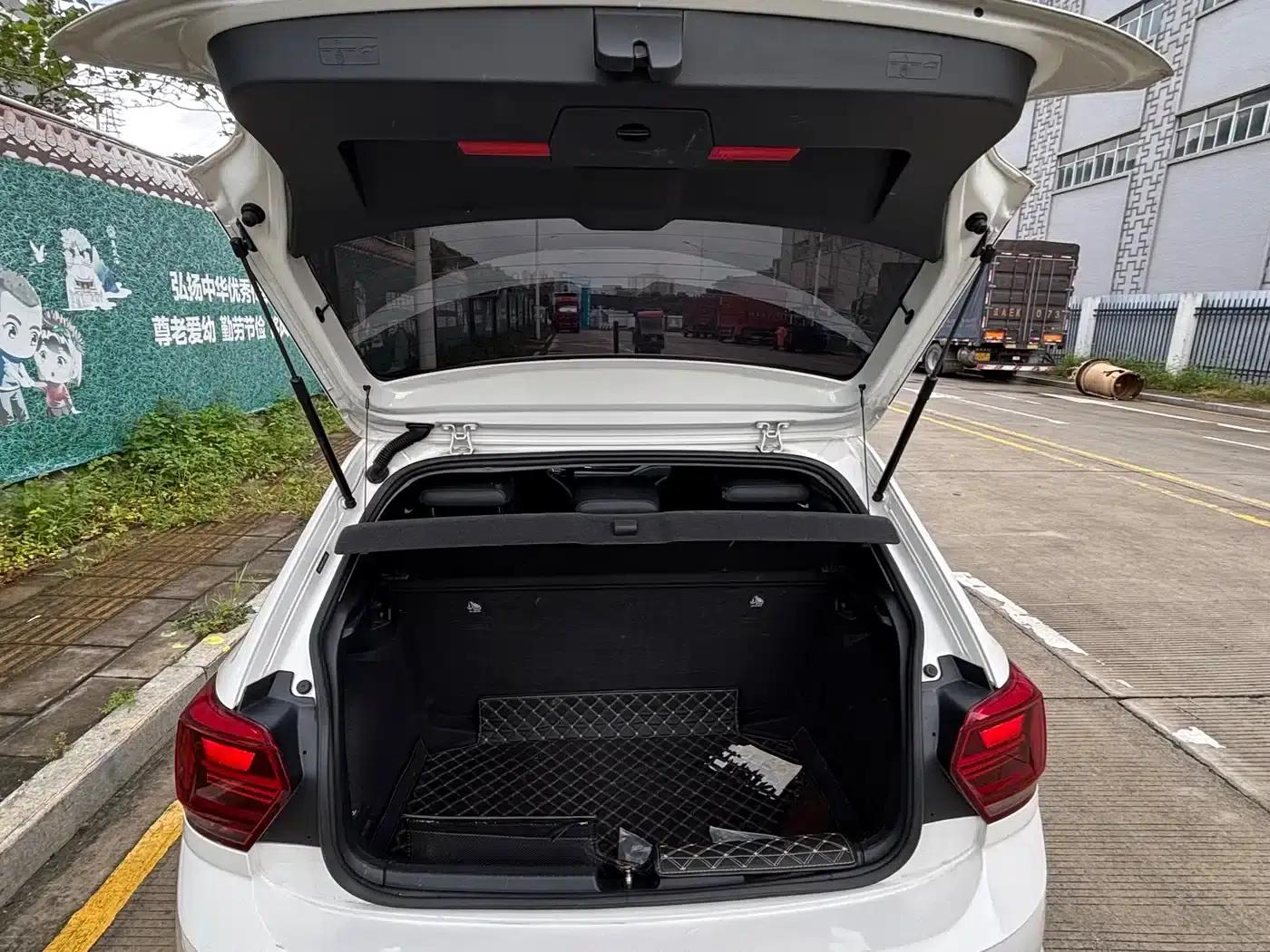 2019 Polo Plus 1.5L Automatic Colorful Technology Edition — миниатюра 16