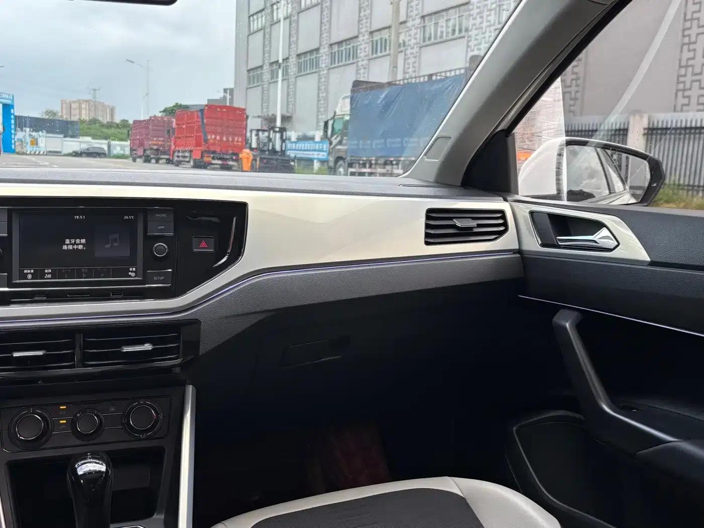 2019 Polo Plus 1.5L Automatic Colorful Technology Edition — миниатюра 9