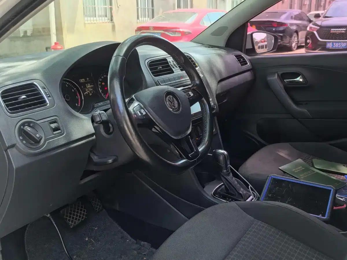2016 Polo 1.6L Automatic Comfort Model — миниатюра 4