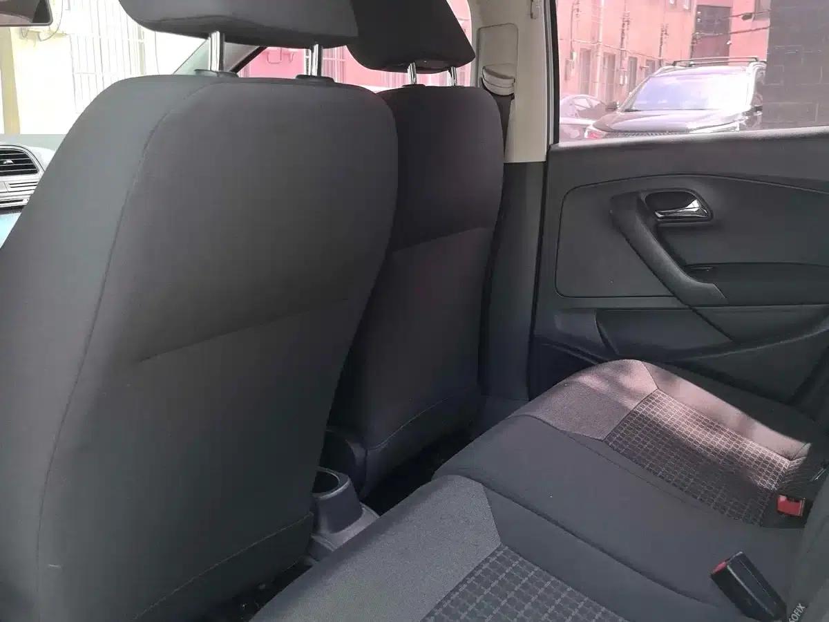 2016 Polo 1.6L Automatic Comfort Model — миниатюра 5