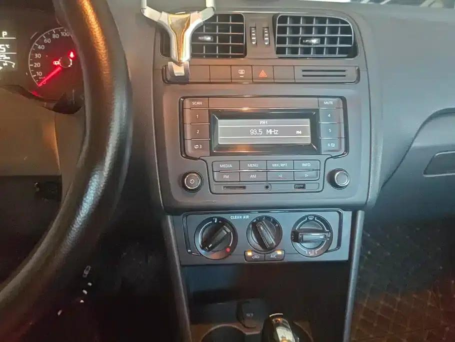2016 Polo 1.4L Automatic Fashion Edition — миниатюра 13