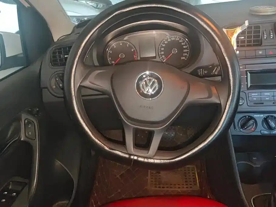 2016 Polo 1.4L Automatic Fashion Edition — миниатюра 15