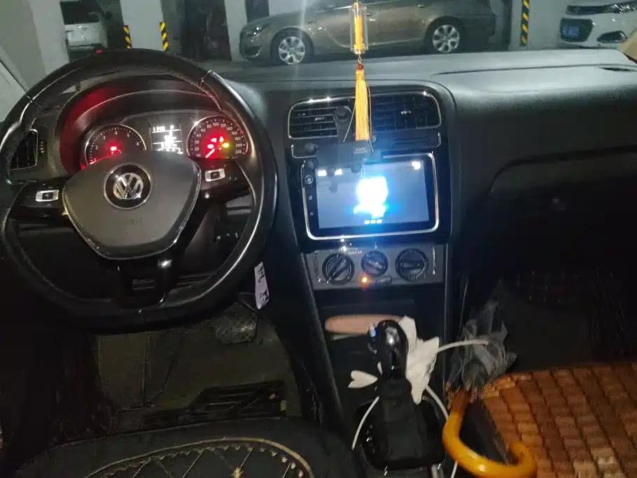 2016 Polo 1.6L Automatic Comfort Model — миниатюра 12