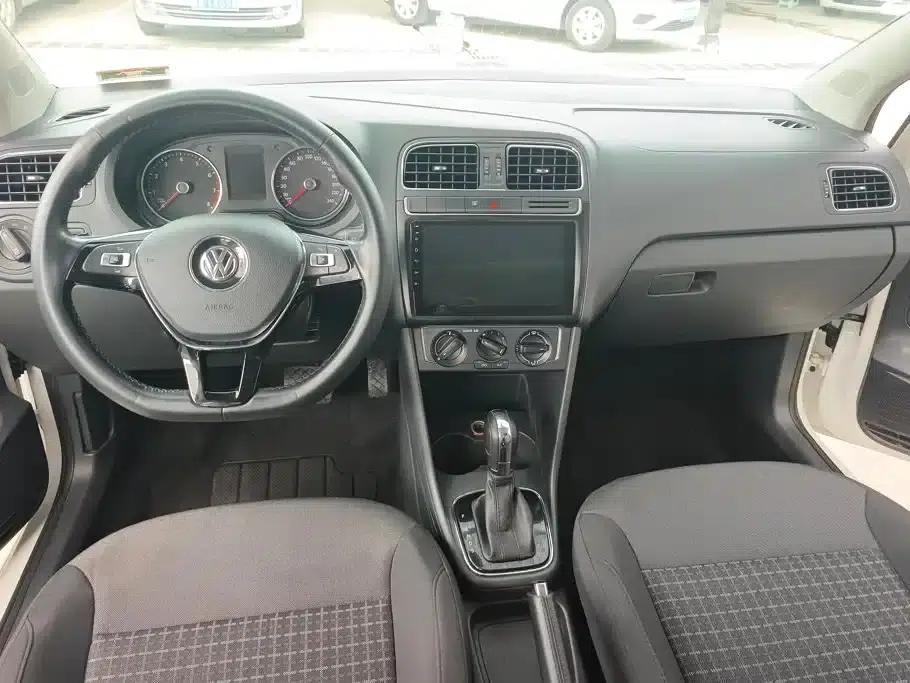 2016 Polo 1.6L Automatic Comfort Model — миниатюра 12