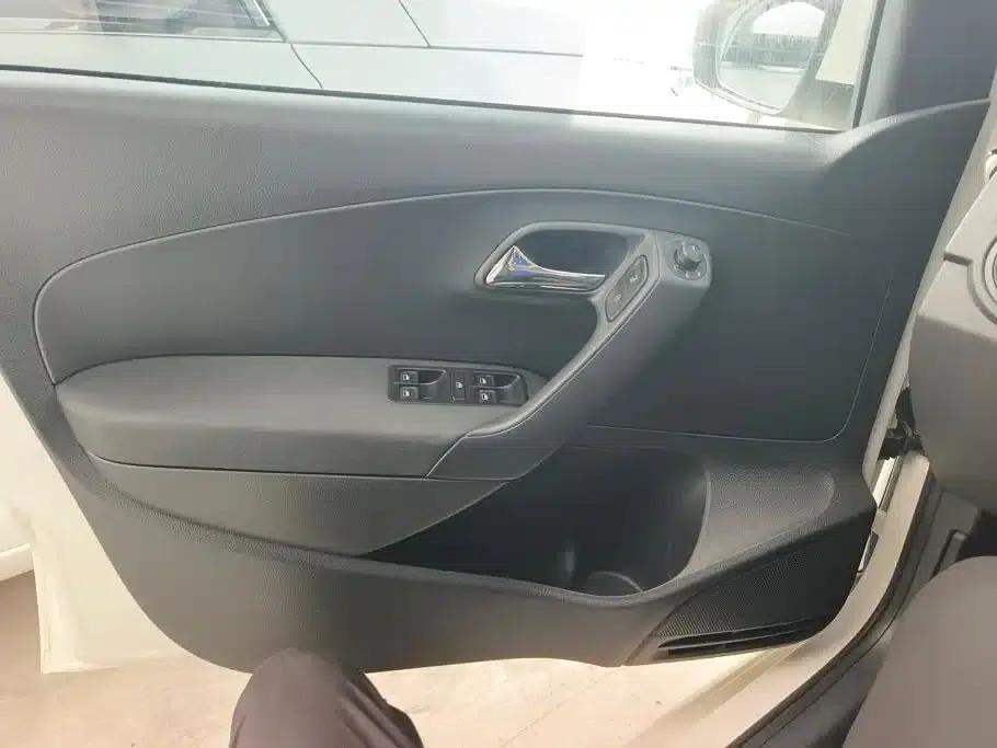 2016 Polo 1.6L Automatic Comfort Model — миниатюра 7