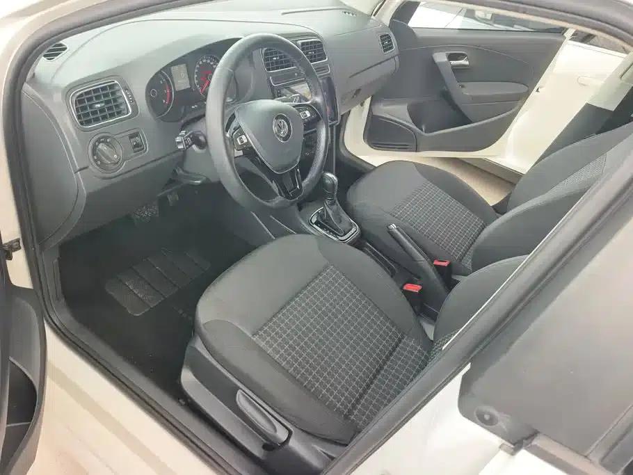 2016 Polo 1.6L Automatic Comfort Model — миниатюра 9
