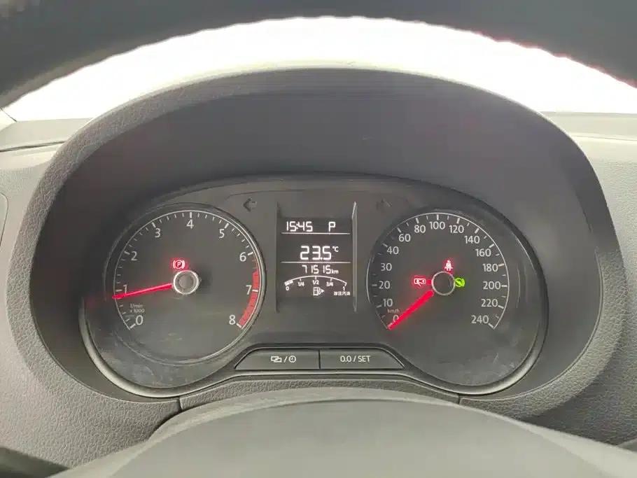 2016 Polo 1.4L Automatic Fashion Edition — миниатюра 14