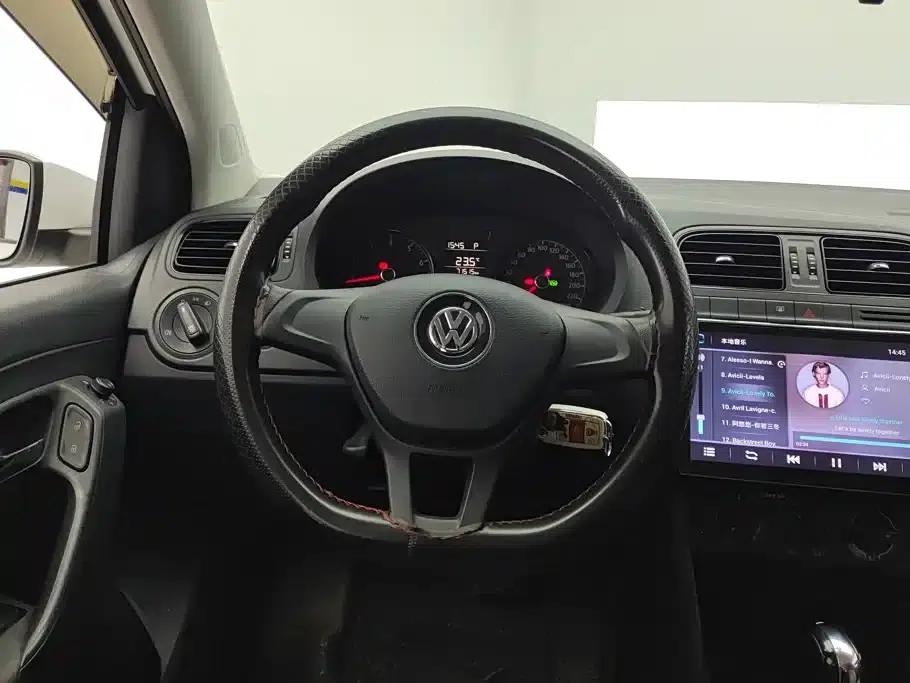 2016 Polo 1.4L Automatic Fashion Edition — миниатюра 15