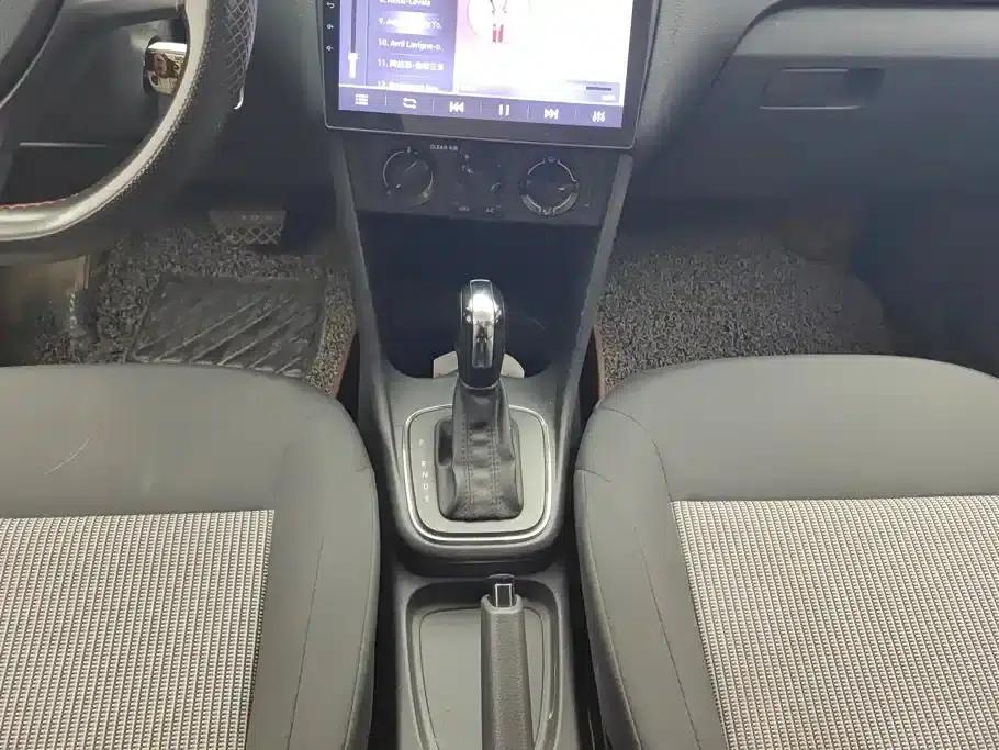2016 Polo 1.4L Automatic Fashion Edition — миниатюра 16
