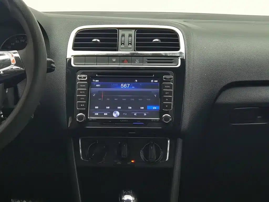 2014 Polo 1.6L Automatic Comfort Edition — миниатюра 12