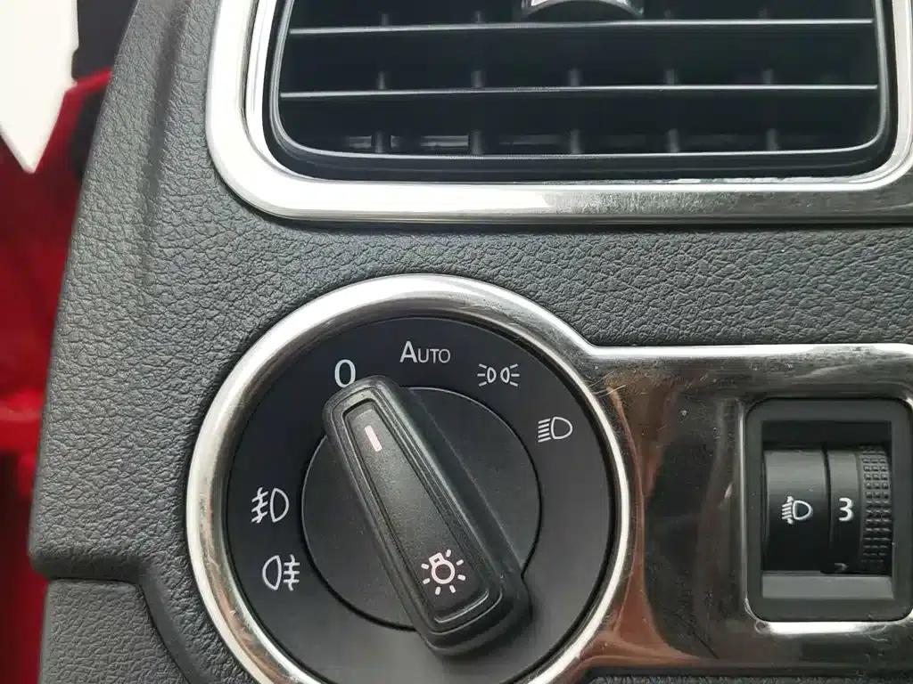 2014 Polo 1.6L Automatic Comfort Edition — миниатюра 21