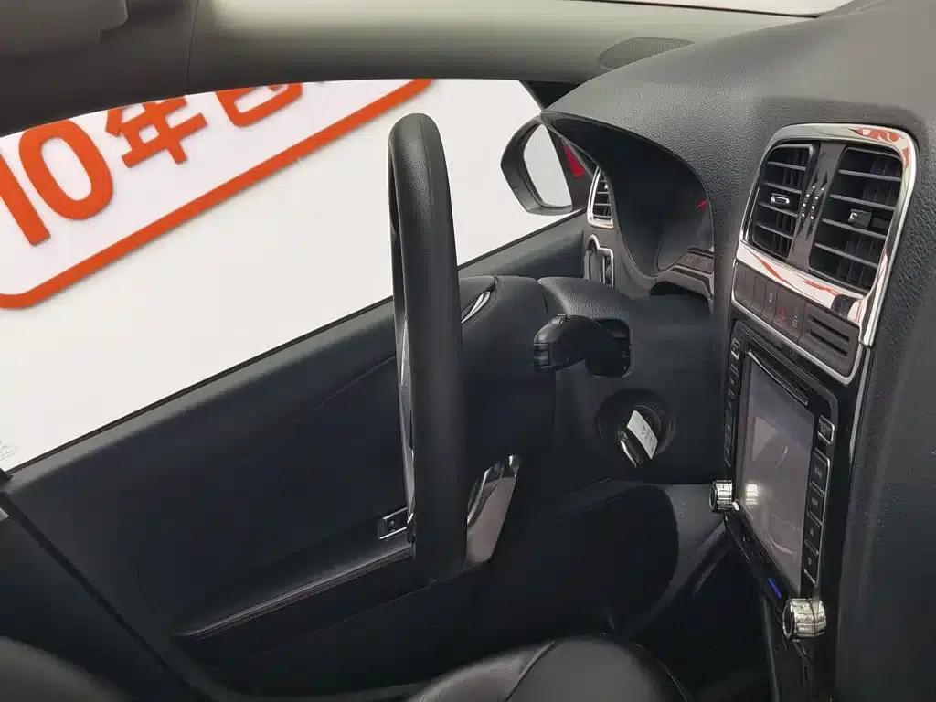 2014 Polo 1.6L Automatic Comfort Edition — миниатюра 22