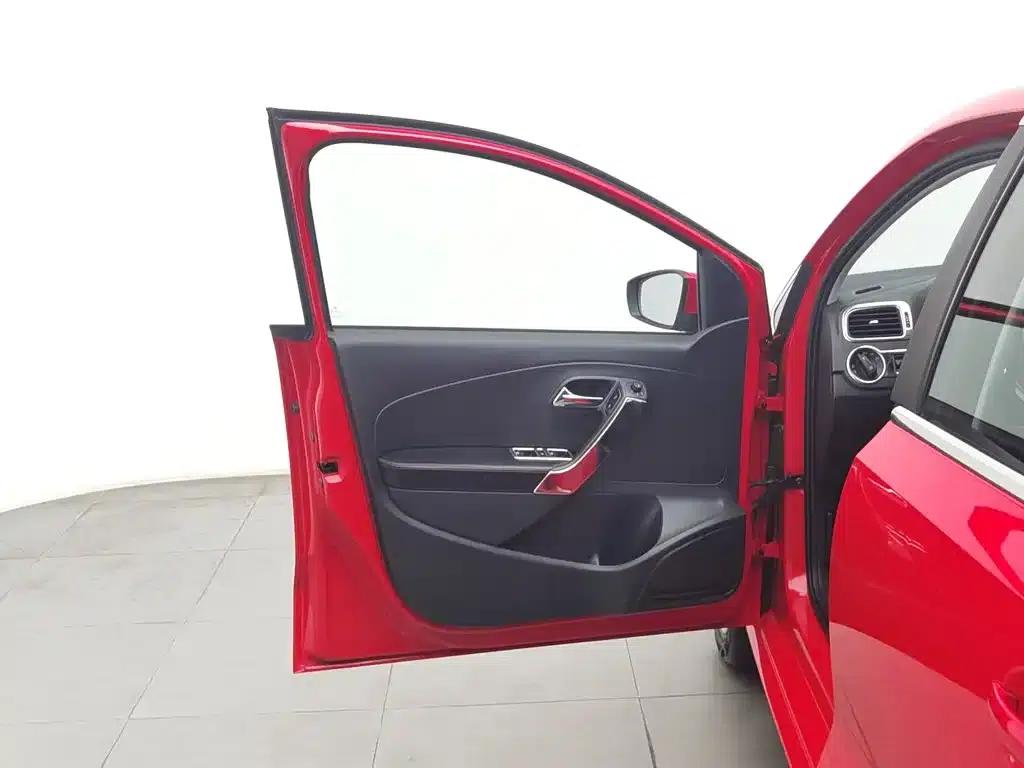 2014 Polo 1.6L Automatic Comfort Edition — миниатюра 8