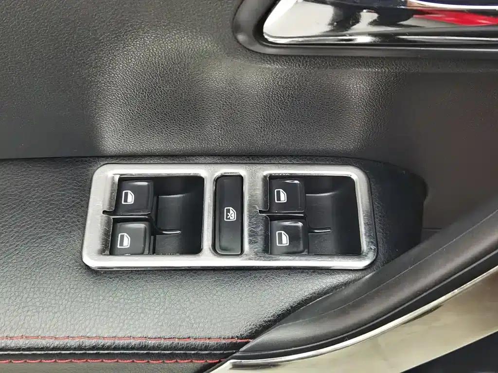 2014 Polo 1.6L Automatic Comfort Edition — миниатюра 9