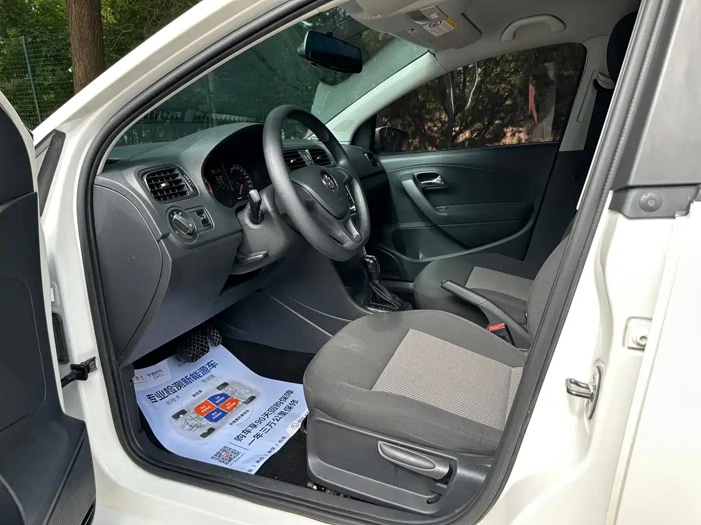 2016 Polo 1.4L Automatic Fashion Edition — миниатюра 9