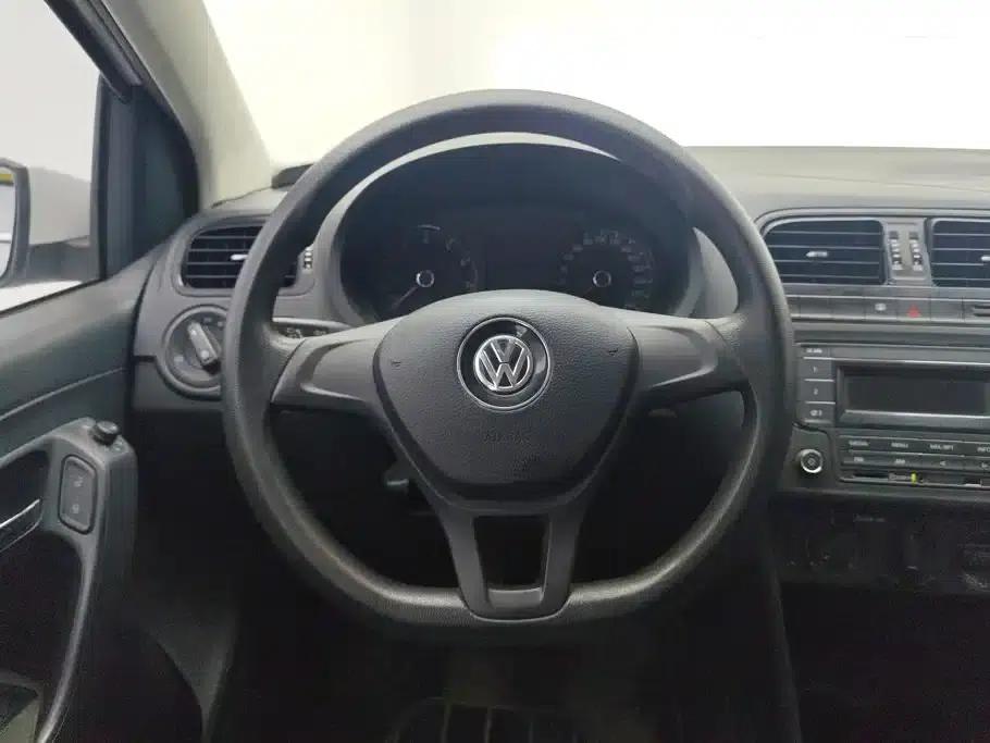 2016 Polo 1.4L Manual Fashion Edition — миниатюра 15