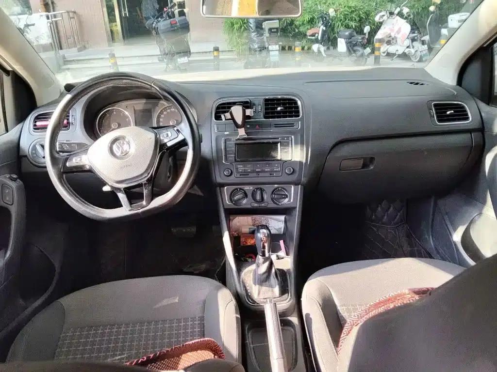 2016 Polo 1.6L Automatic Comfort Model — миниатюра 13