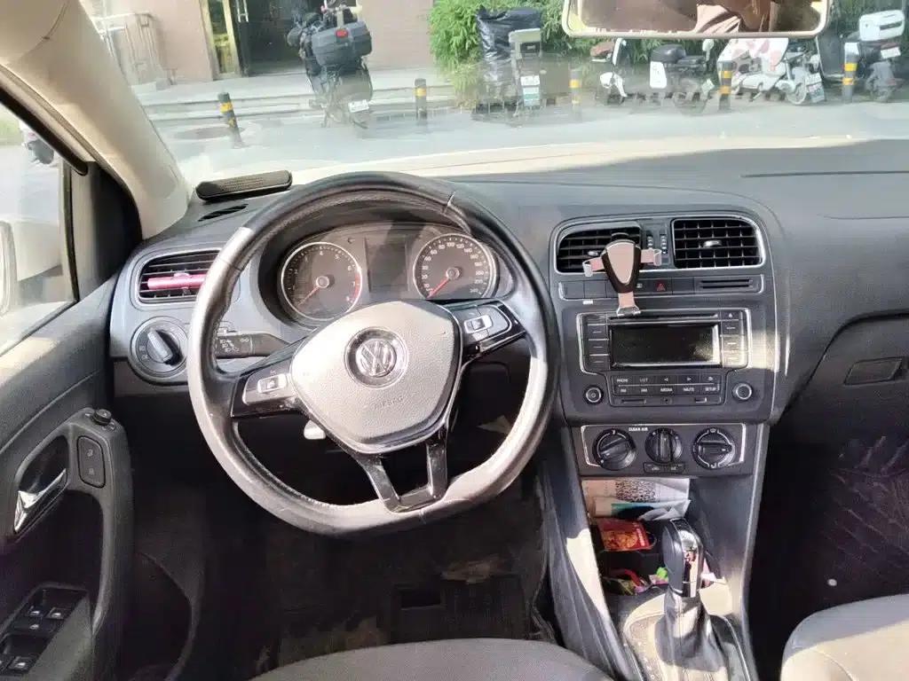 2016 Polo 1.6L Automatic Comfort Model — миниатюра 3