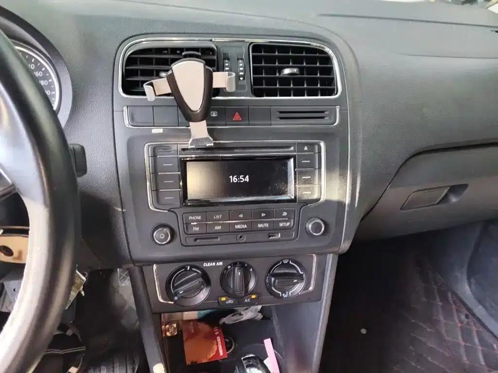 2016 Polo 1.6L Automatic Comfort Model — миниатюра 6