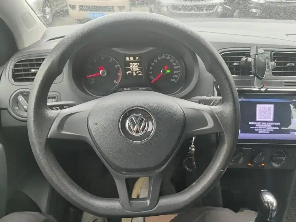2016 Polo 1.4L Automatic Fashion Edition — миниатюра 11