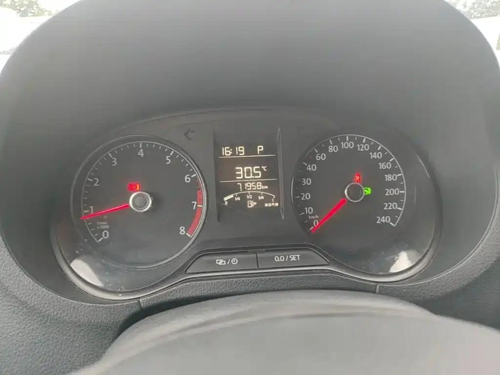 2016 Polo 1.4L Automatic Fashion Edition — миниатюра 12