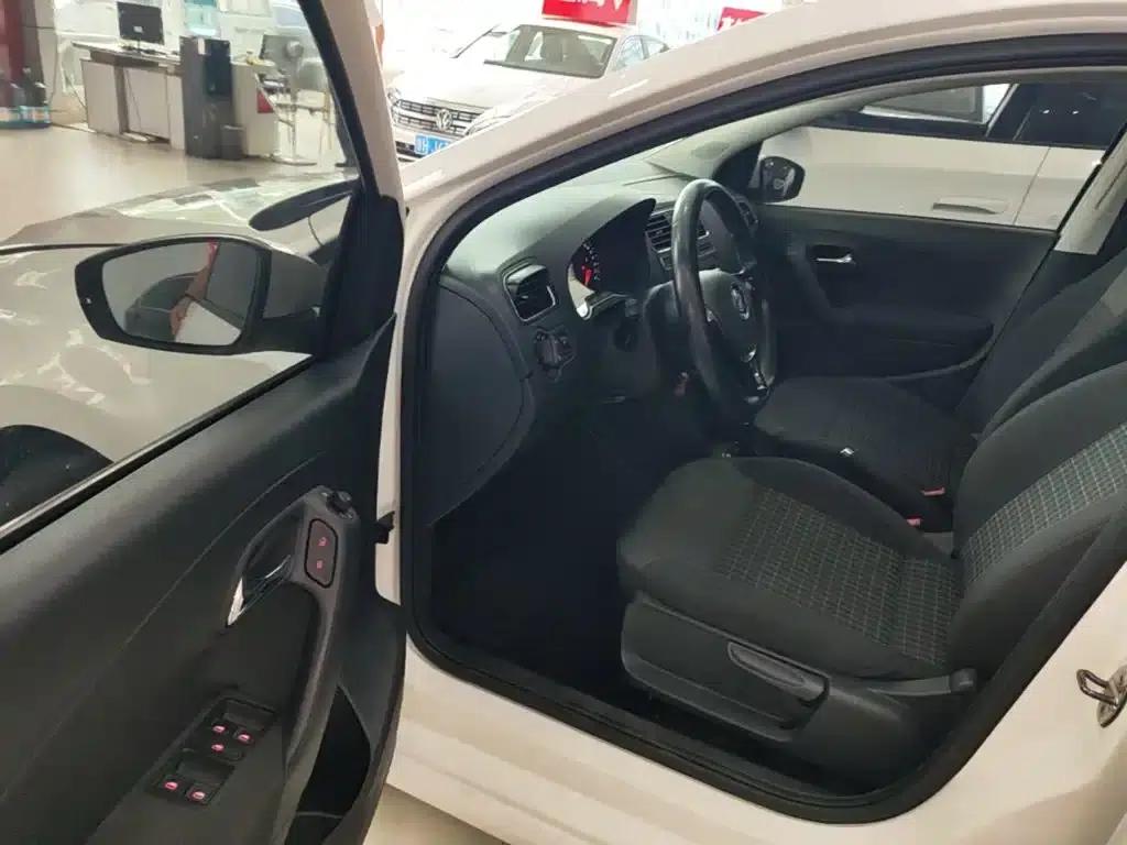 2016 Polo 1.6L Automatic Comfort Model — миниатюра 16
