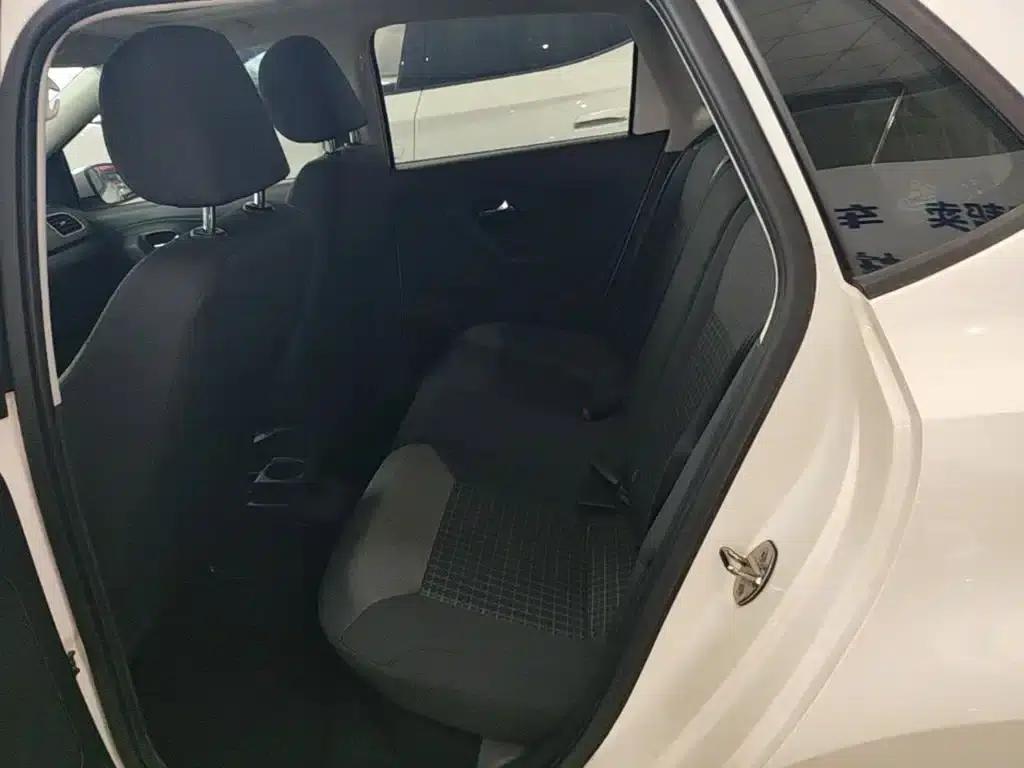 2016 Polo 1.6L Automatic Comfort Model — миниатюра 17