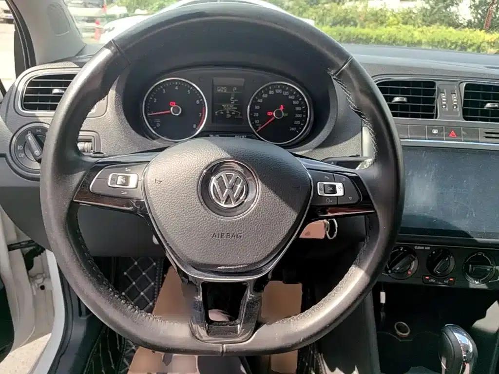 2016 Polo 1.6L Automatic Comfort Model — миниатюра 11
