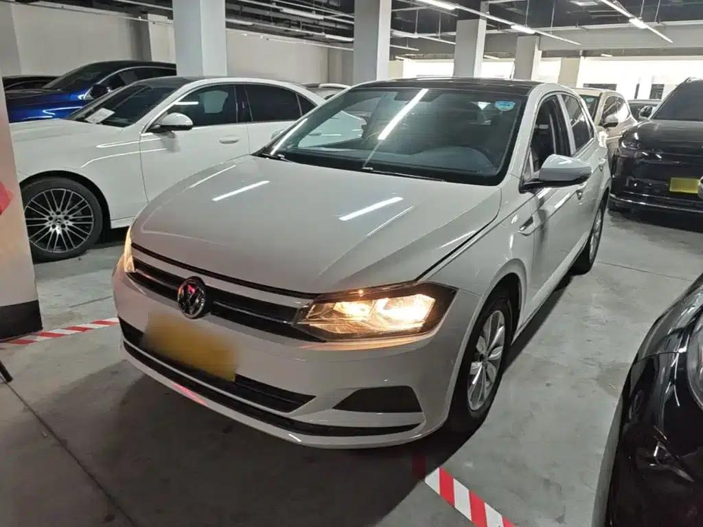 2019 Polo Plus 1.5L Automatic Colorful Technology Edition — миниатюра 1