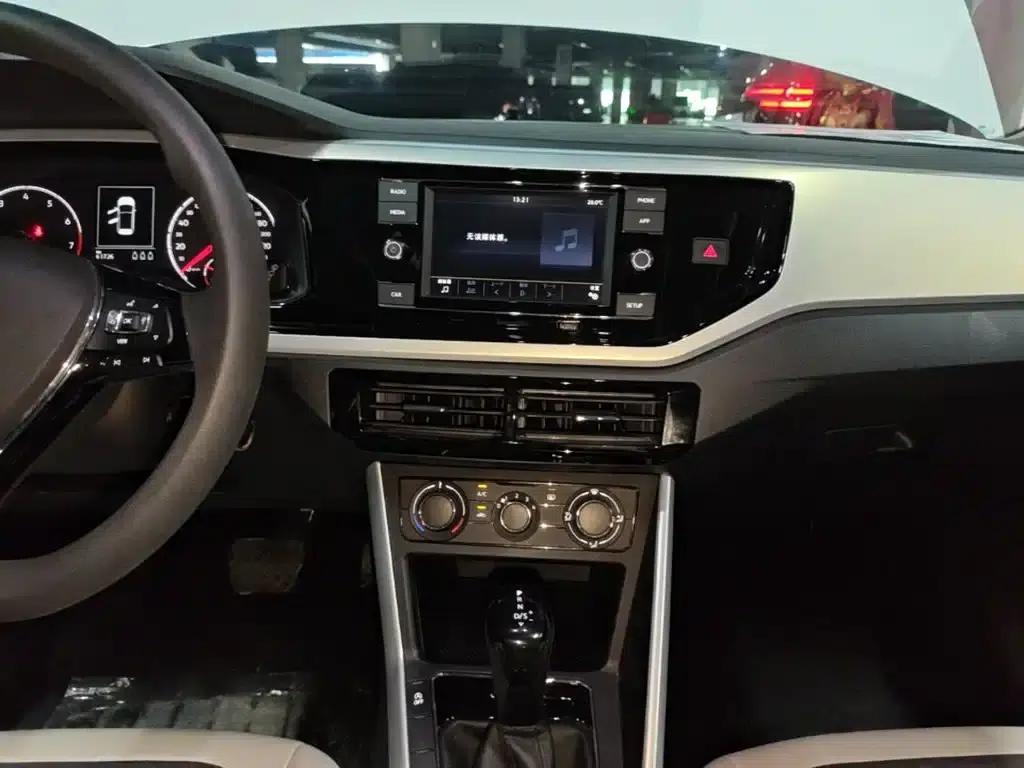 2019 Polo Plus 1.5L Automatic Colorful Technology Edition — миниатюра 13