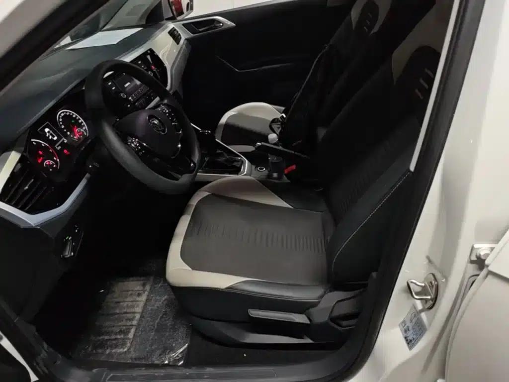 2019 Polo Plus 1.5L Automatic Colorful Technology Edition — миниатюра 15