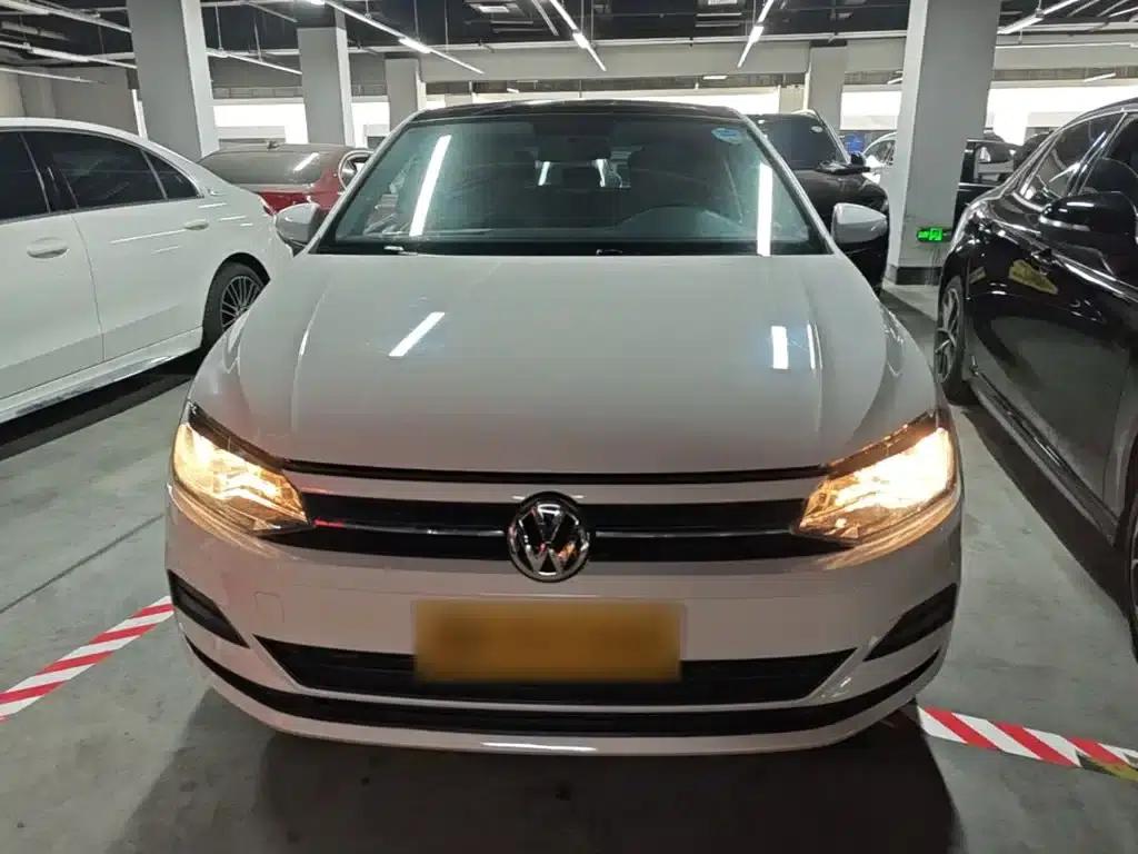 2019 Polo Plus 1.5L Automatic Colorful Technology Edition — миниатюра 3