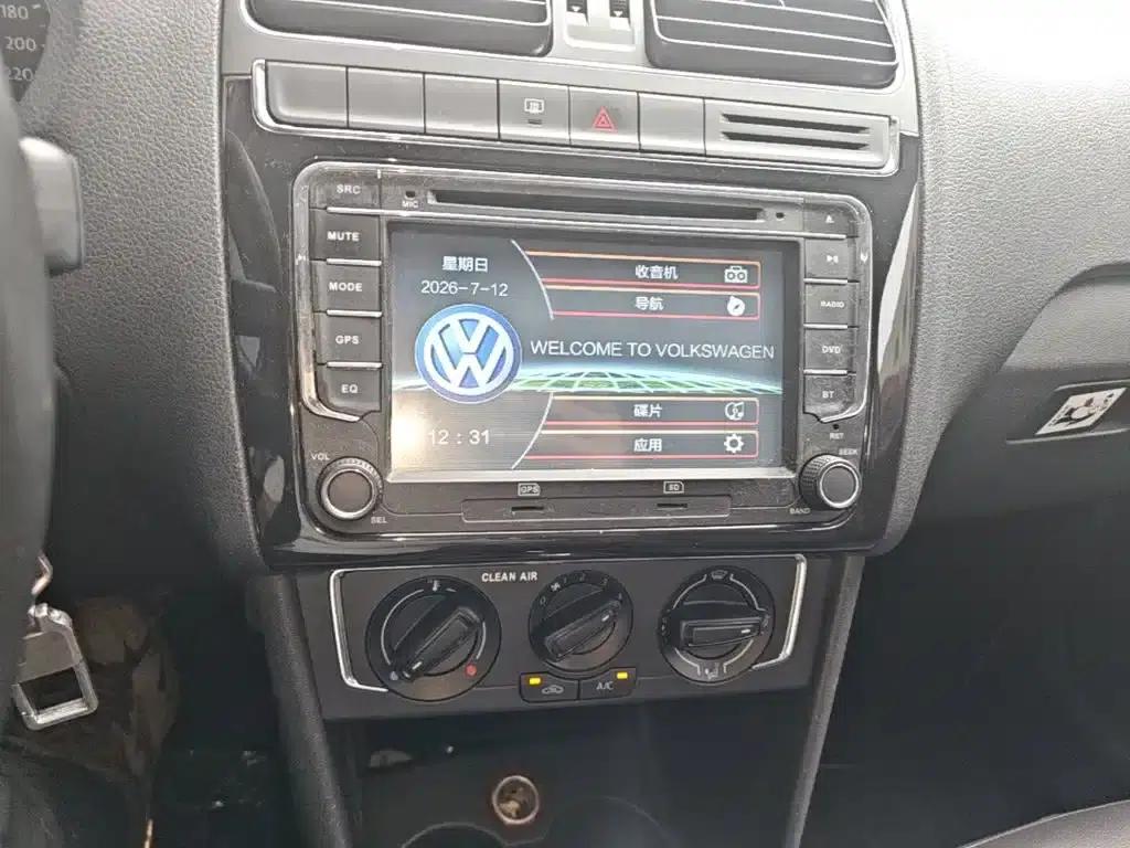 2016 Polo 1.6L Automatic Comfort Model — миниатюра 9