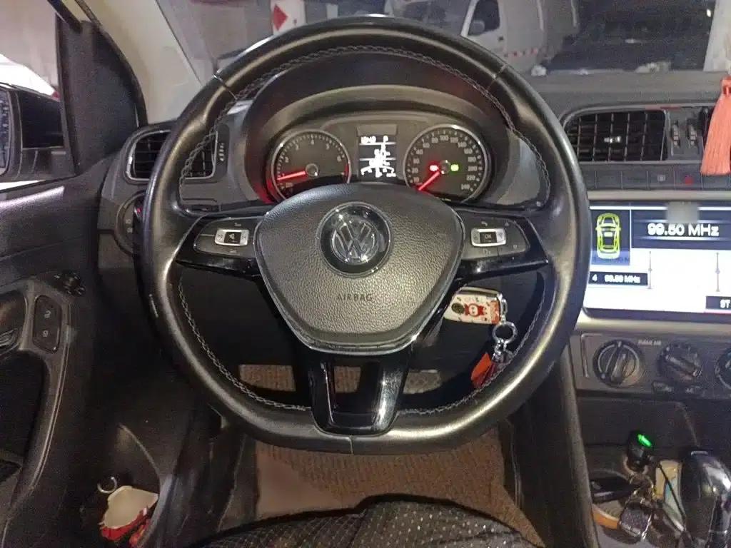 2016 Polo 1.6L Automatic Comfort Model — миниатюра 3