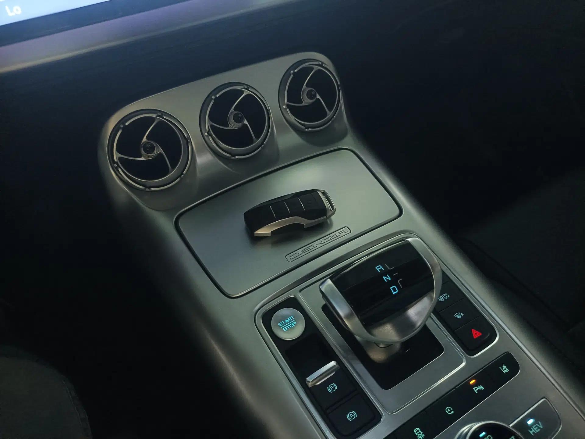 Denza X 2020 PHEV Classic Edition — миниатюра 31