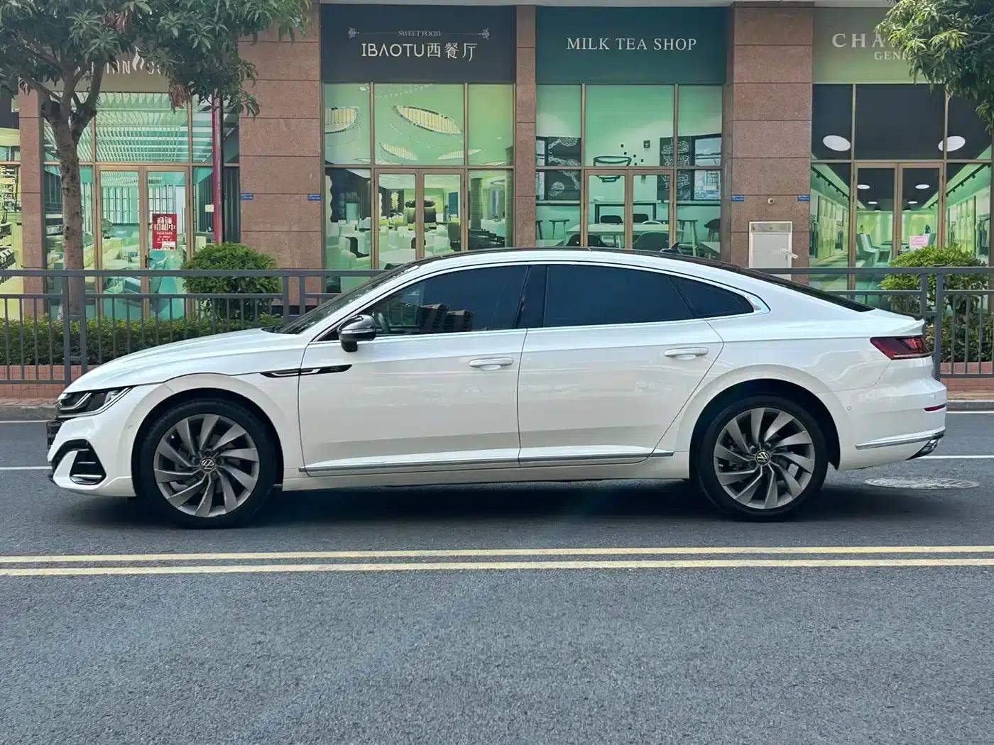 FAW-Volkswagen CC 2023 380TSI Striking Edition — миниатюра 25